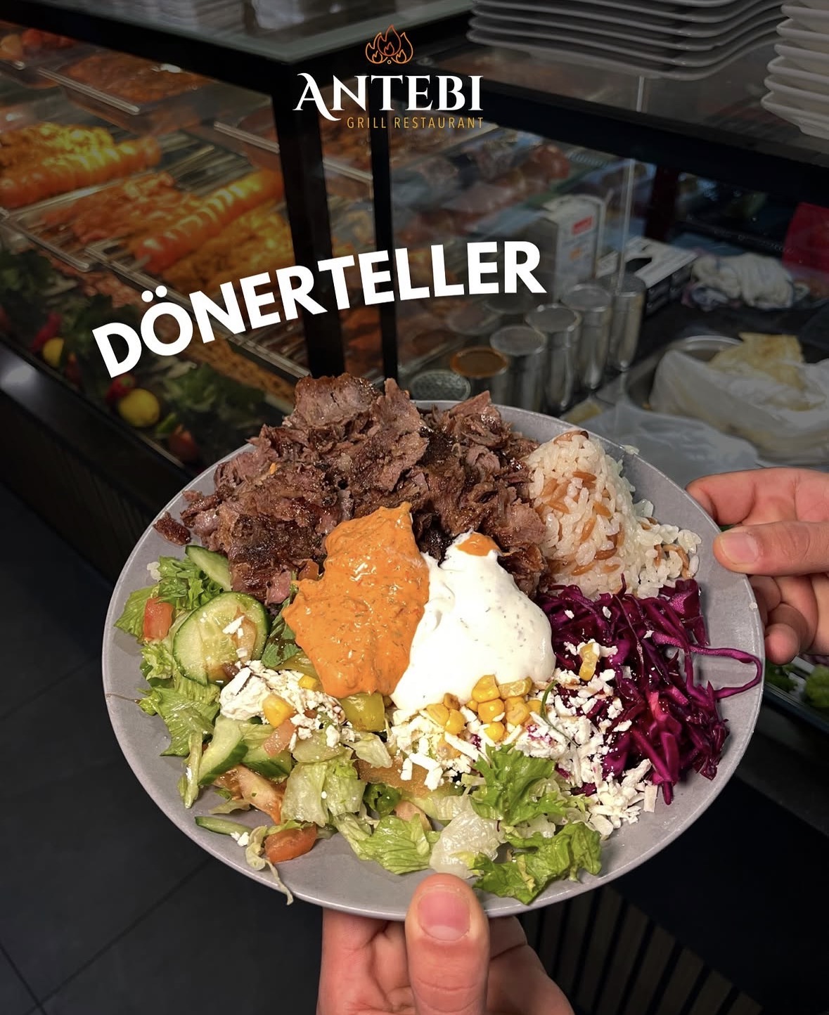 Dönerteller mit Reis, Salat und Saucen